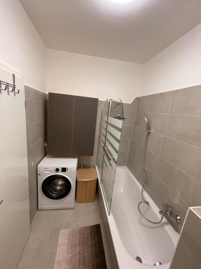 Ruhige Ferienwohnung Rostock Esterno foto