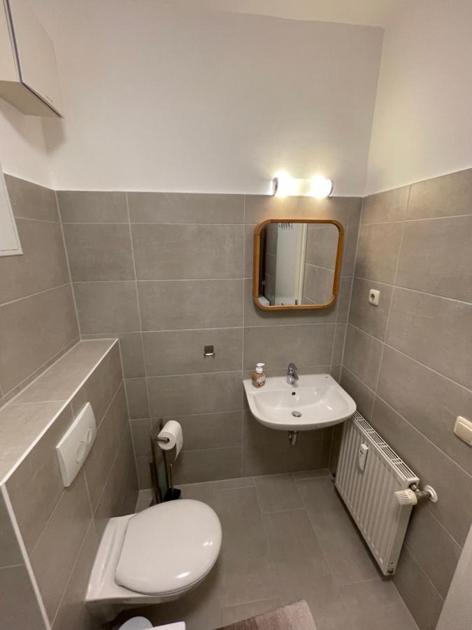 Ruhige Ferienwohnung Rostock Esterno foto